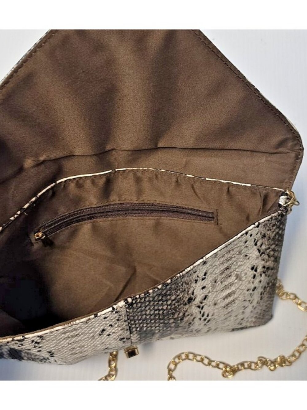 Women's Snakeskin Vegan Leather Clutch with Gold Turn Clasp 12x8 Inner Pocket - Picture 7 of 7